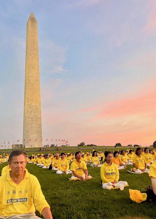 More than 1,000 Falun Dafa practitioners gathered from across the U.S. at the Washington Monument for a candlelight vigil to mourn practitioners who were killed in China during the persecution of Falun Gong.